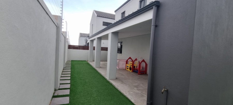 3 Bedroom Property for Sale in Jakarandas Western Cape